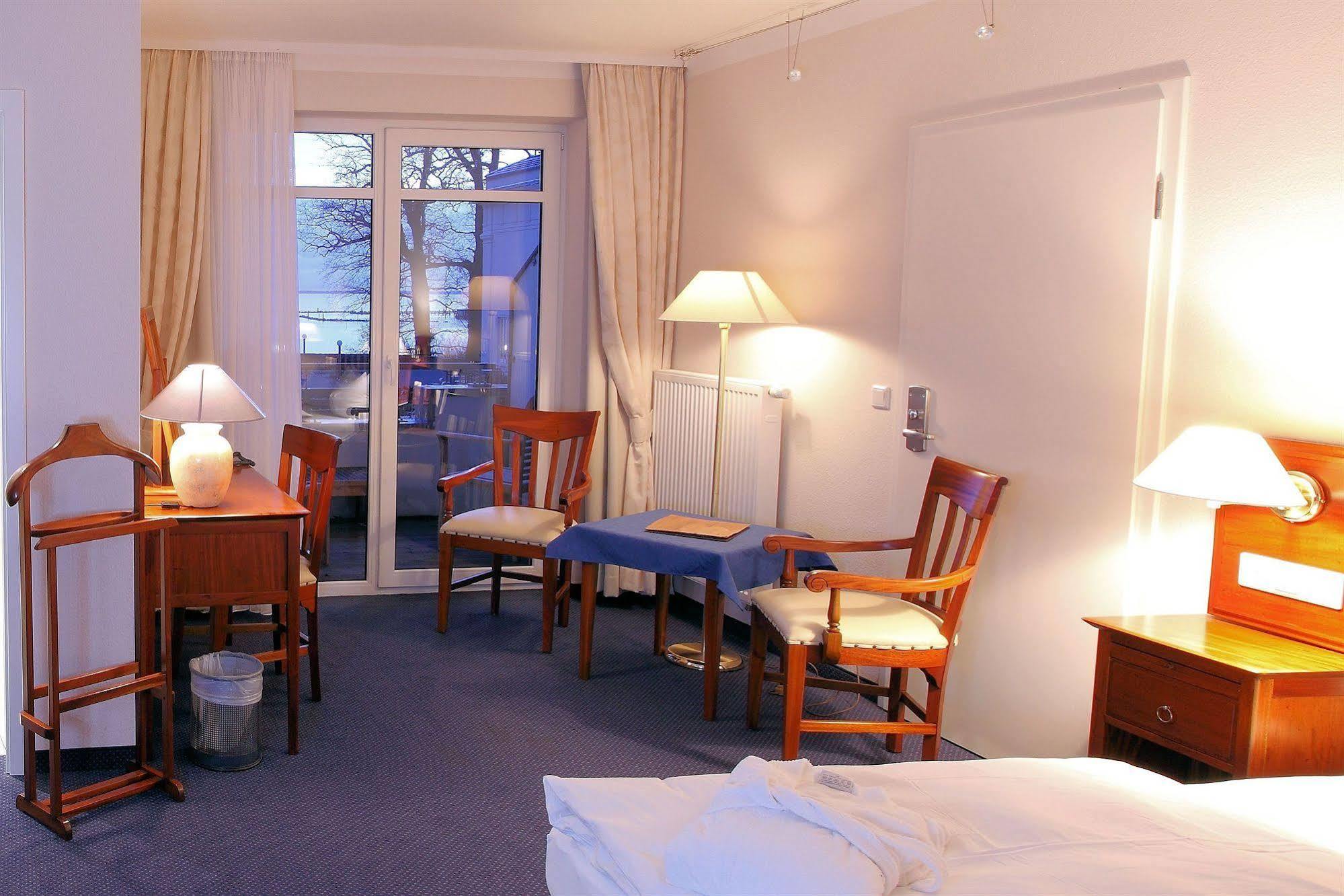 Hotel Badehaus Goor Putbus Esterno foto